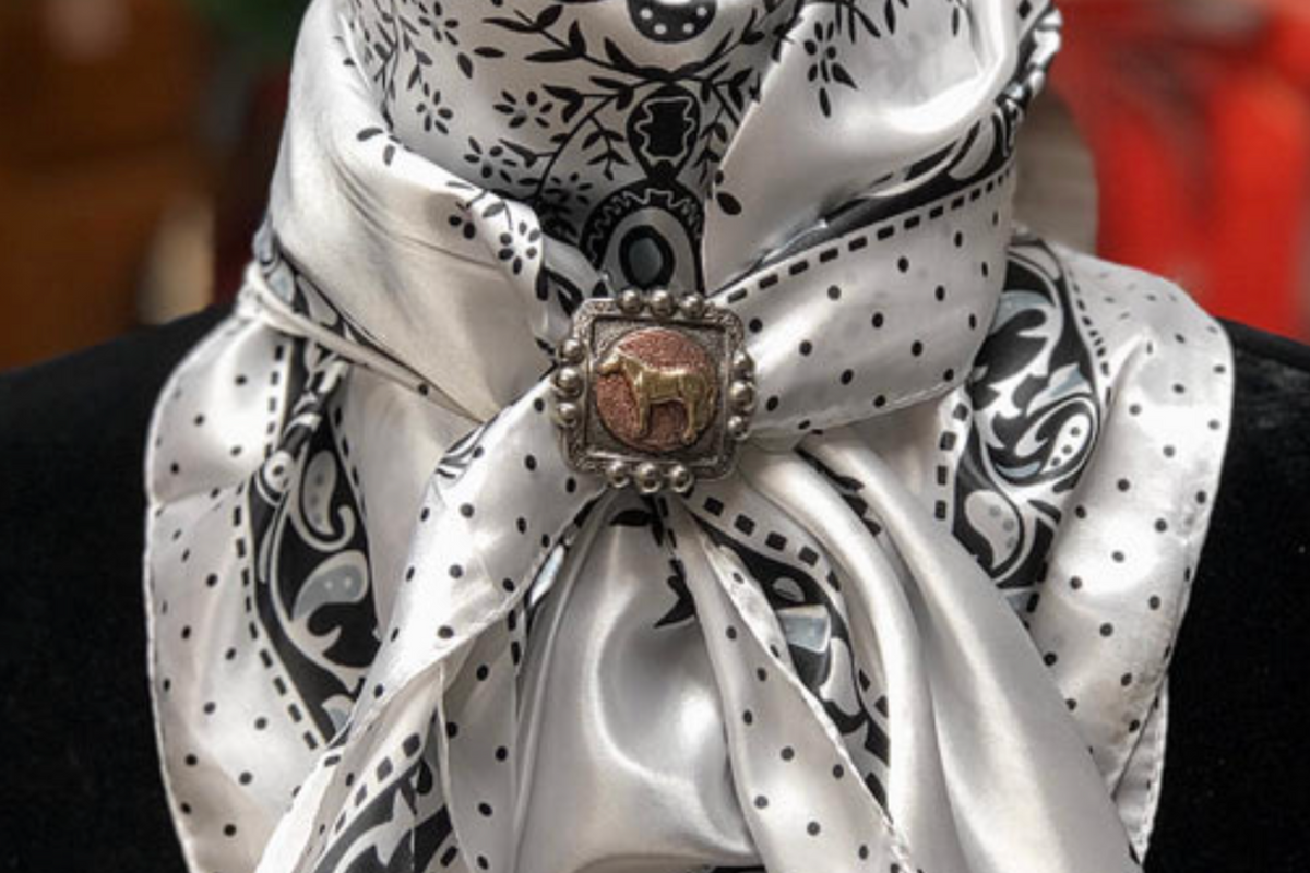 how to tie a wild rag