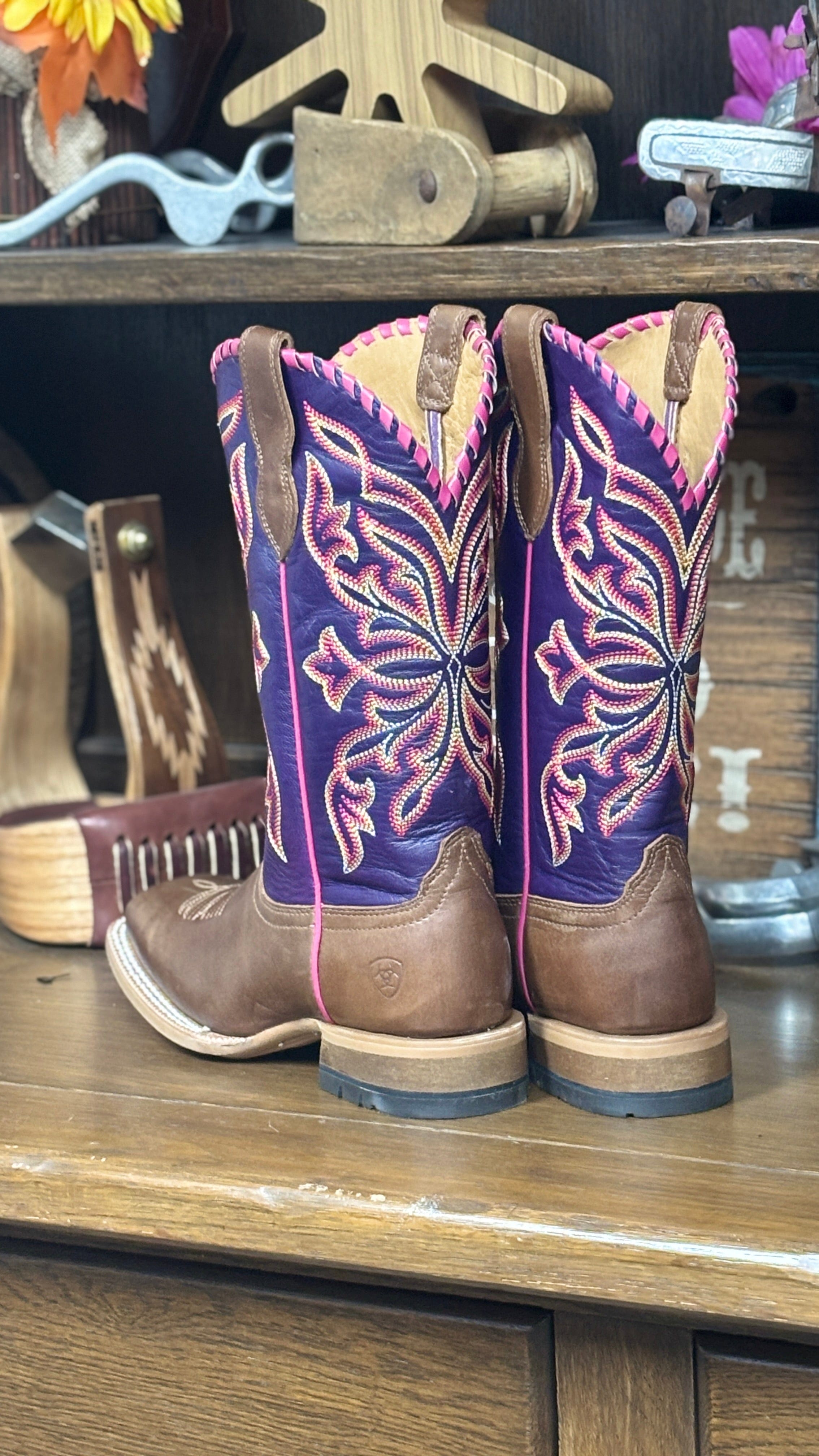 Showdown Western Boot by Ariat - Henderson's Western Store