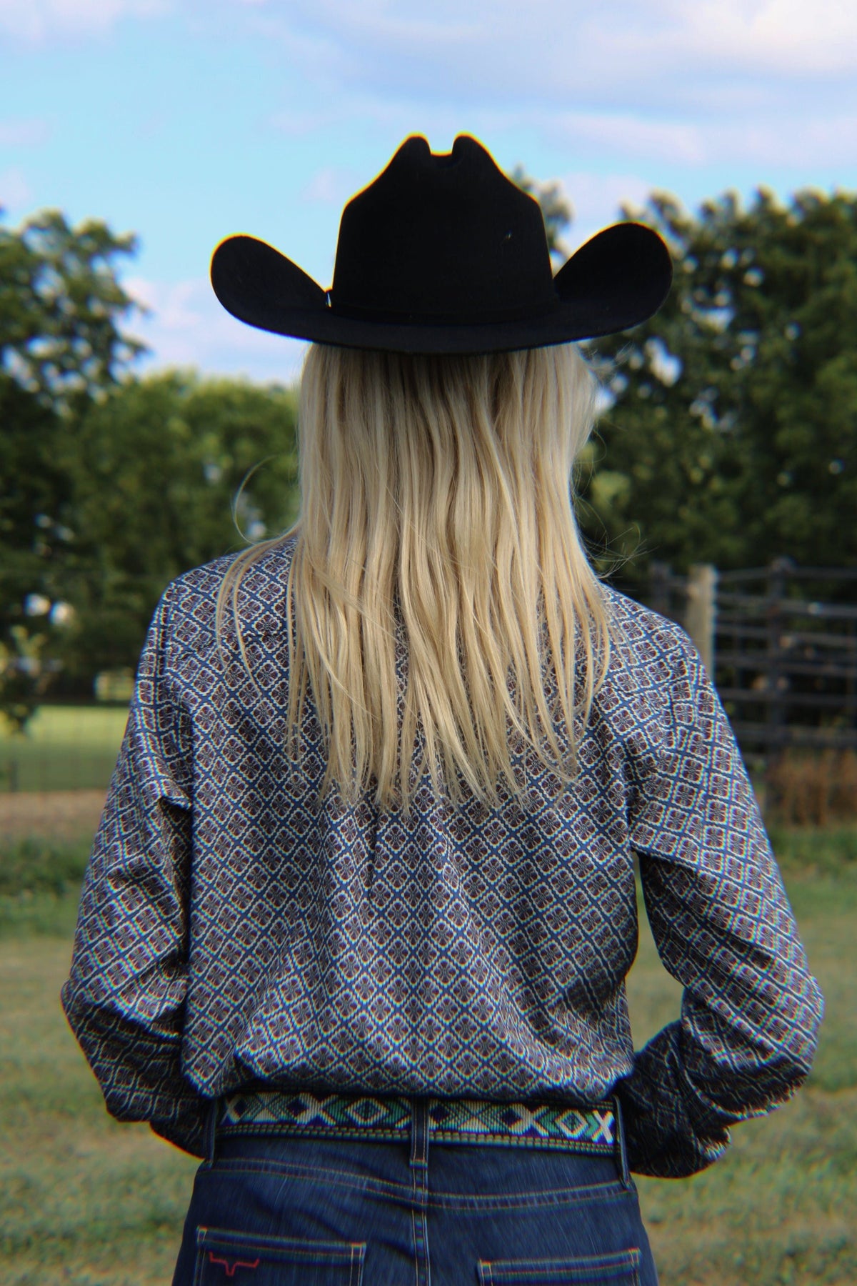 Cinch Women's Tops