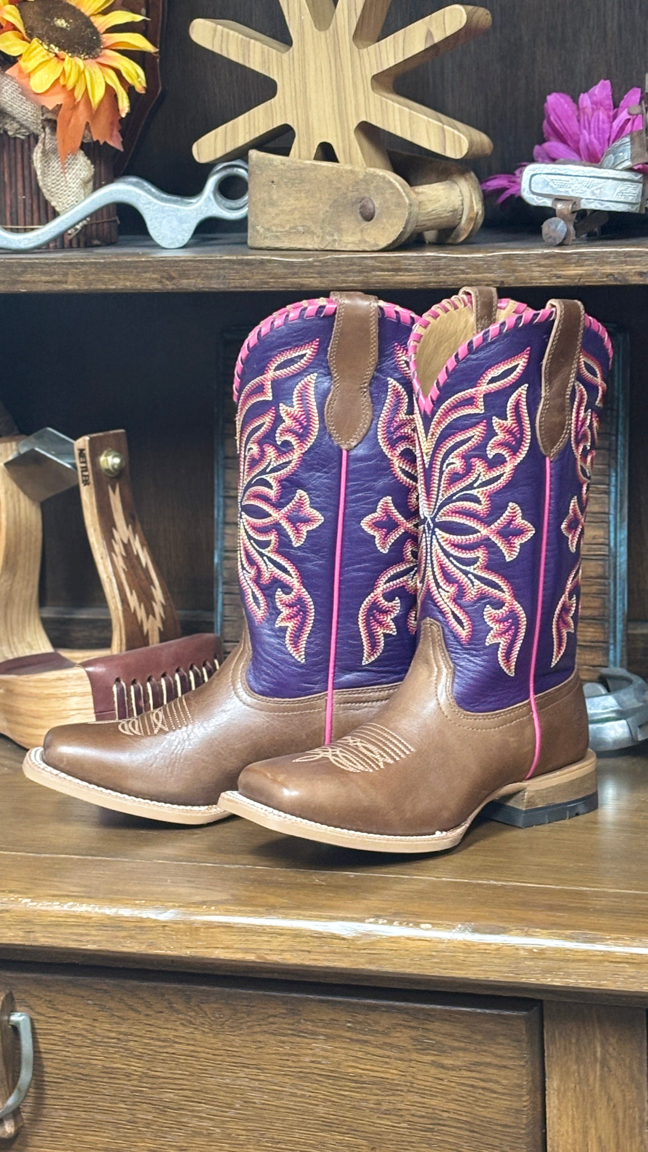 Showdown Western Boot by Ariat - Henderson's Western Store