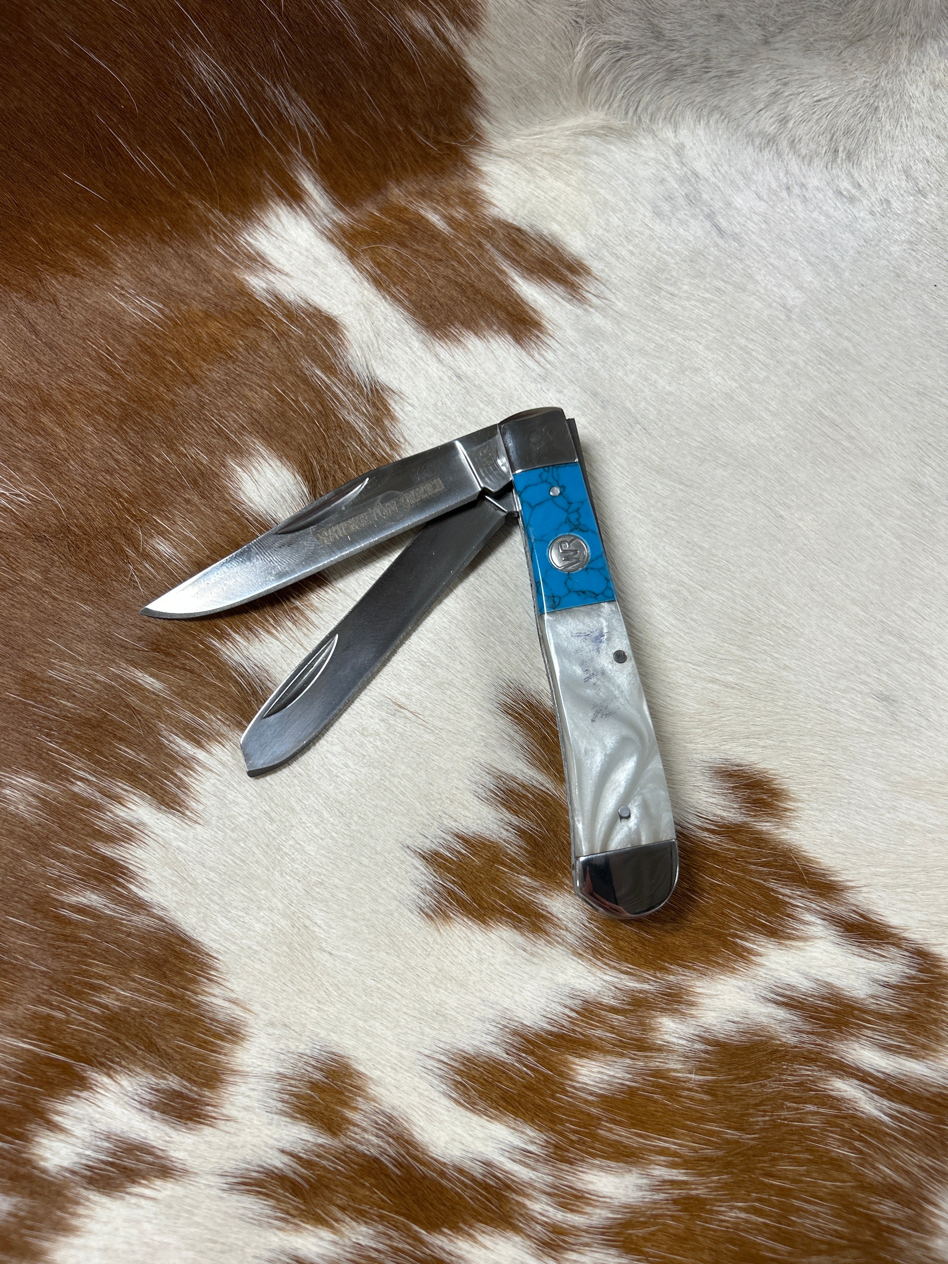 Whiskey Bent Knife ~  Trapper ~ Pearl Agate - Henderson's Western Store