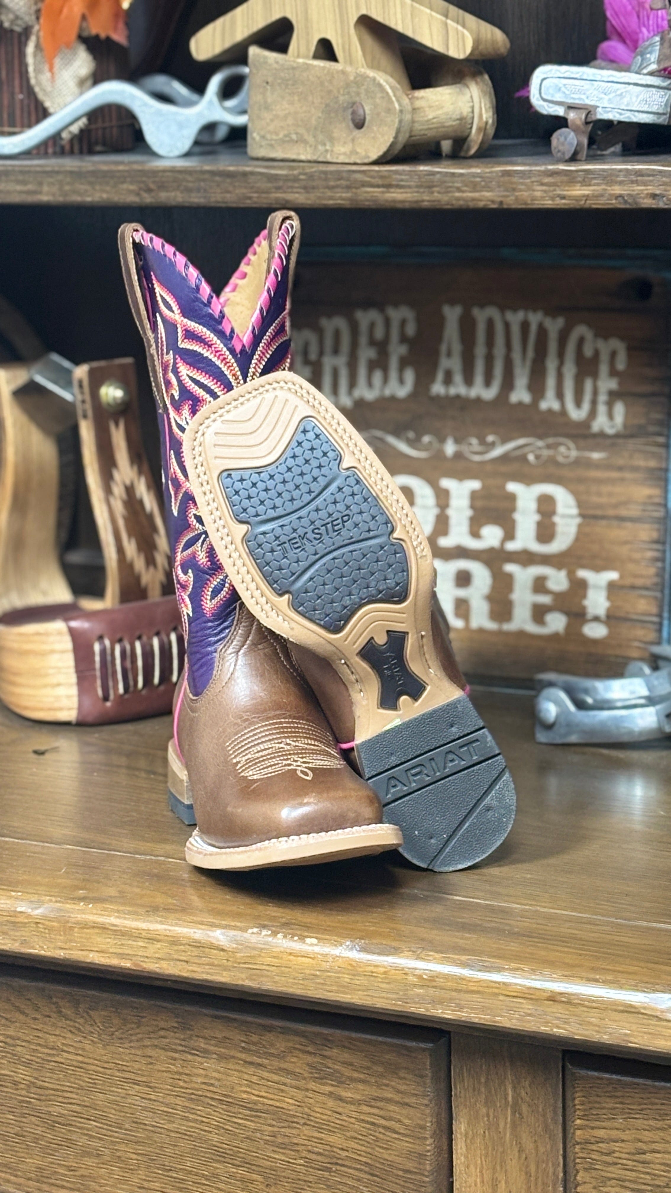 Showdown Western Boot by Ariat - Henderson's Western Store